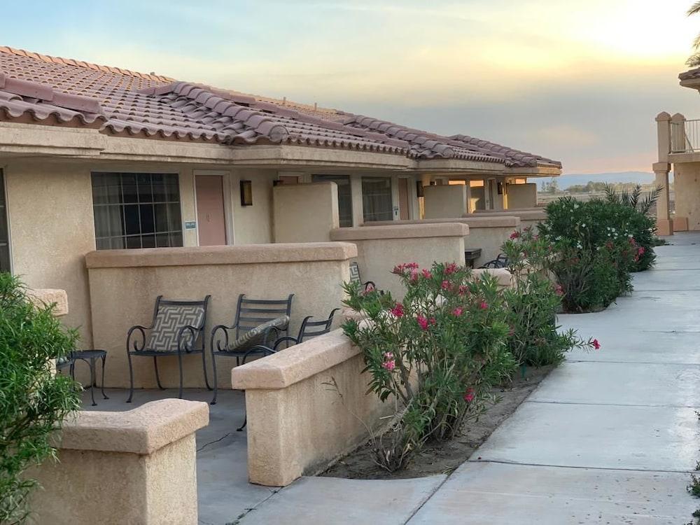 Calipatria Inn And Suites photo 25