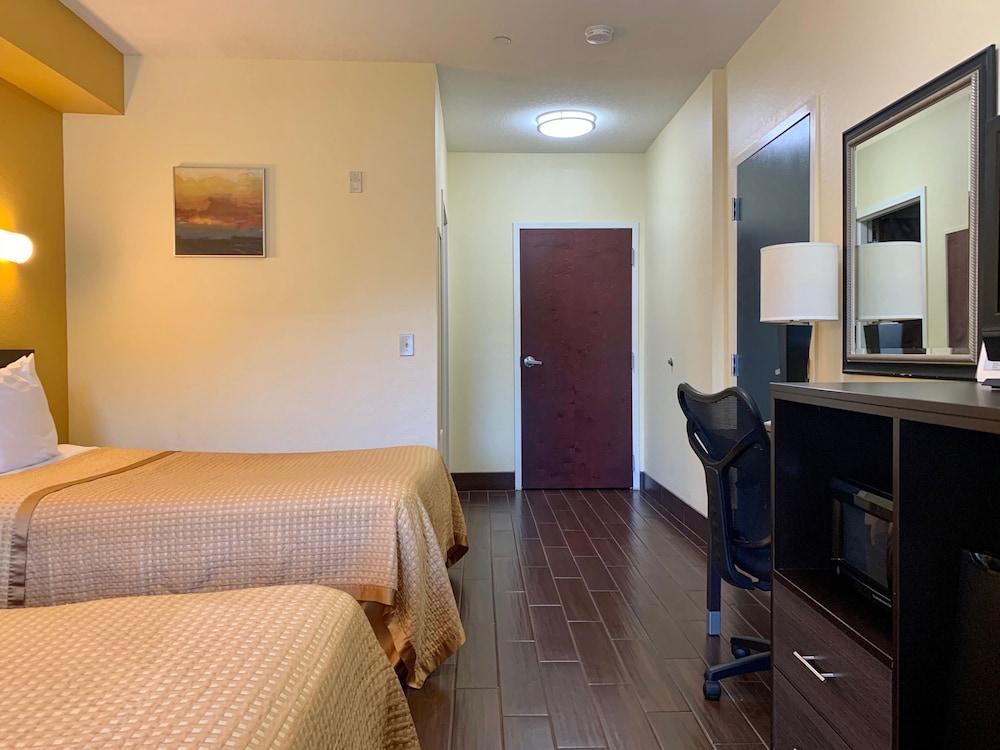 Executive Inn And Suites photo 24