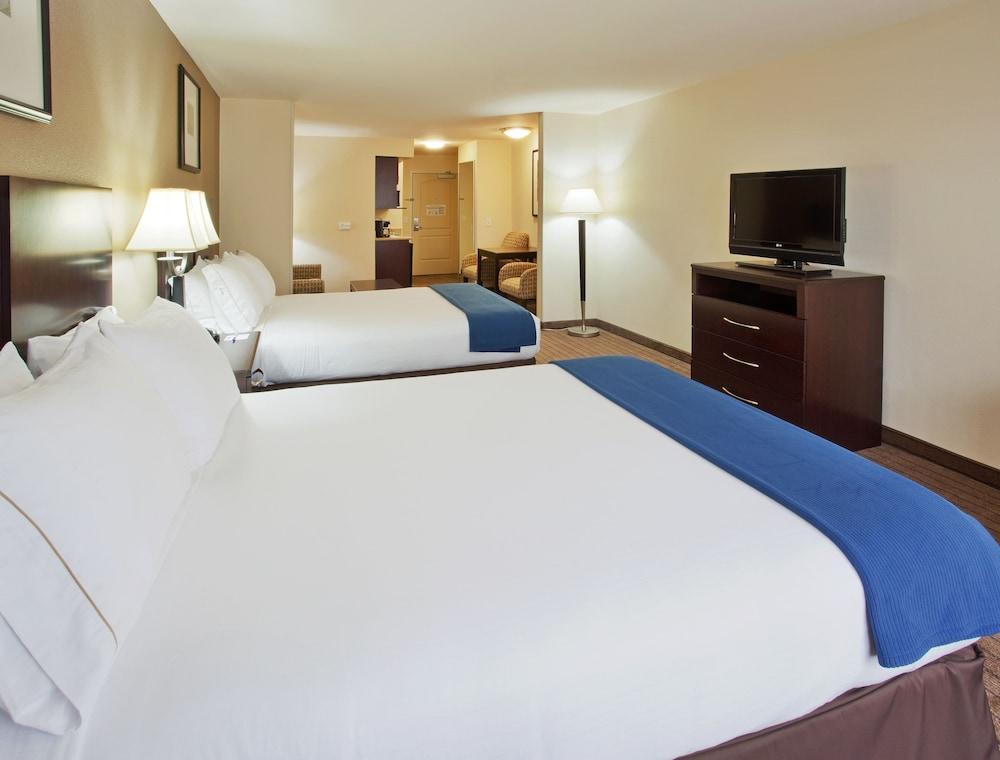 Holiday Inn Express Hotel & Suites Merced by IHG photo 2