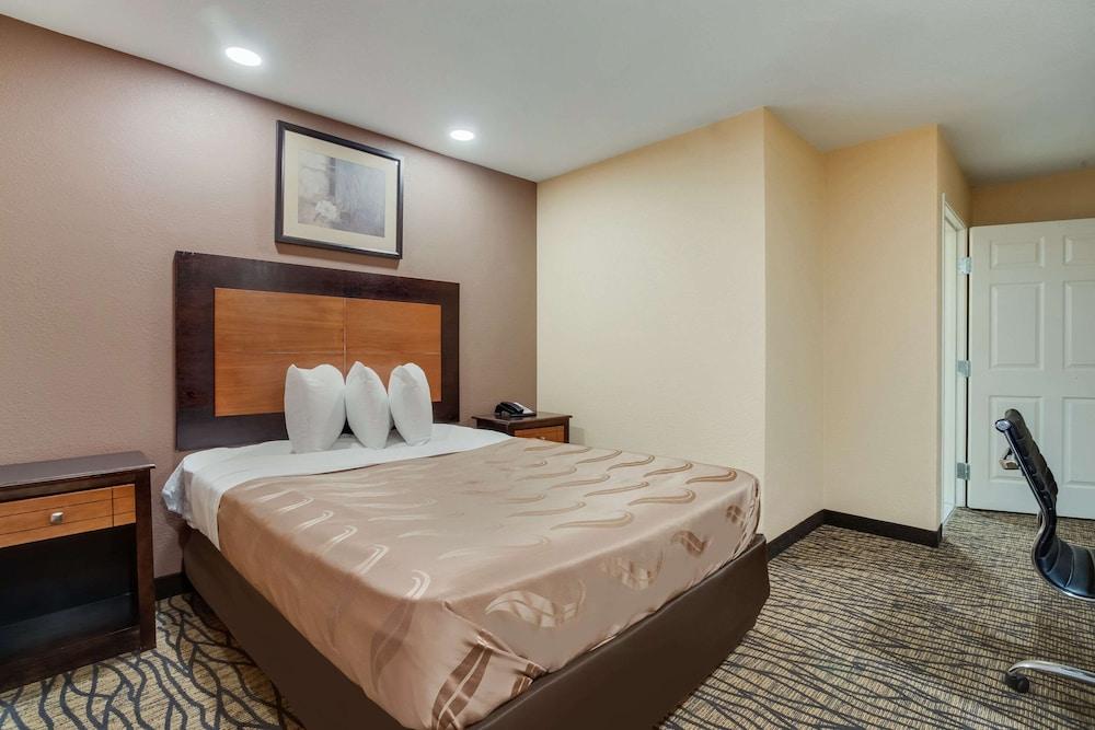 Quality Inn Lees Summit - Kansas City photo 23