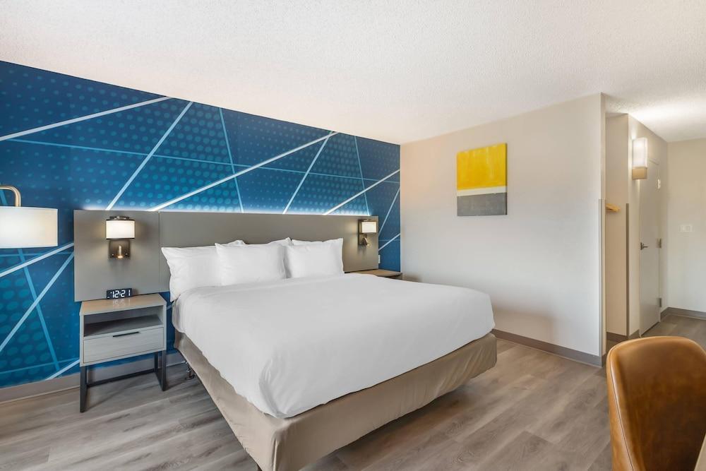 Comfort Inn & Suites Arlington Heights - Buffalo Grove photo 14