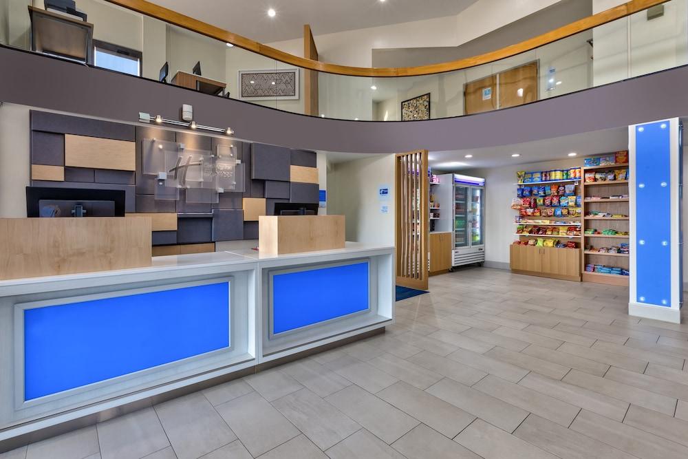 Holiday Inn Express Detroit-Warren by IHG photo 37