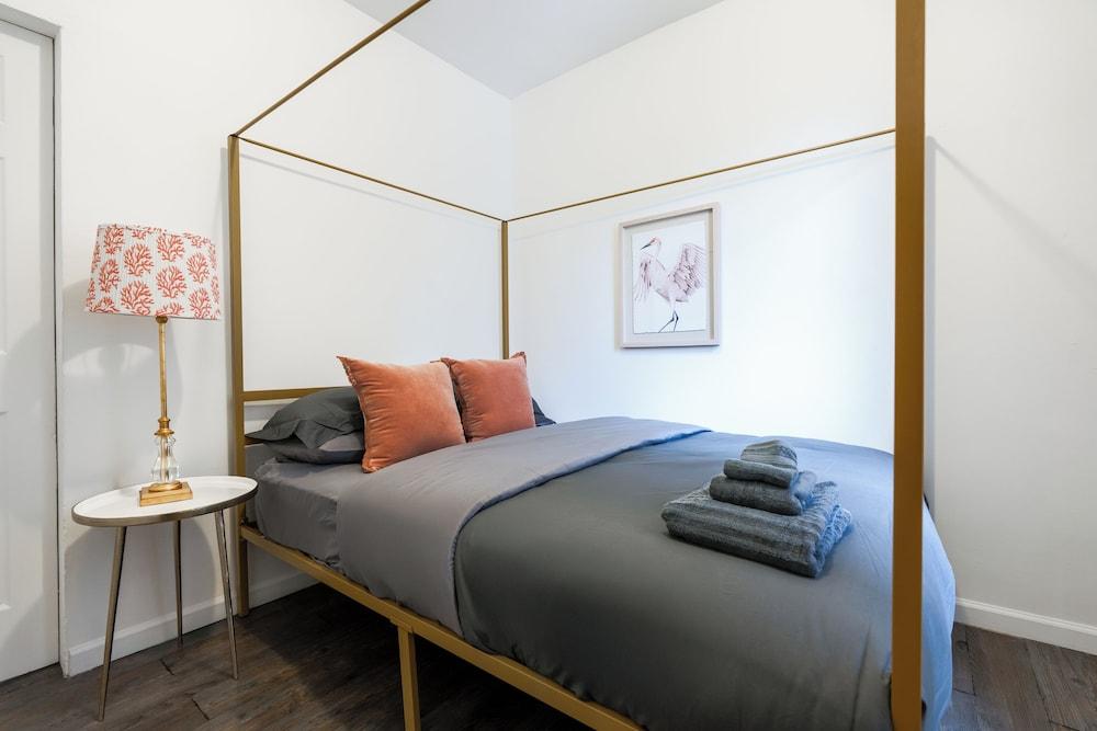 Elegant Harlem Suites photo 2