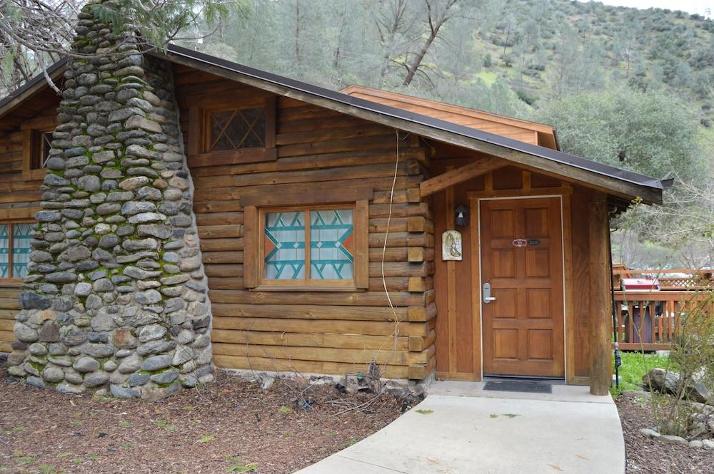 Red Bud Lodge photo 16