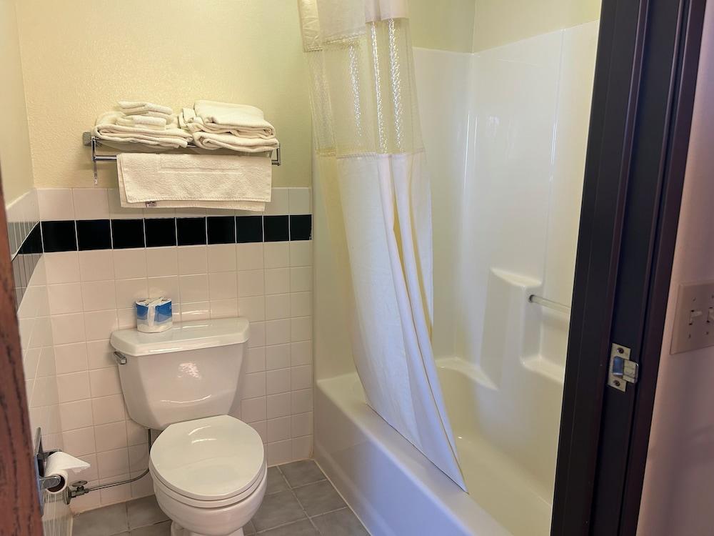 Northwoods Inn & Suites Blackduck photo 40
