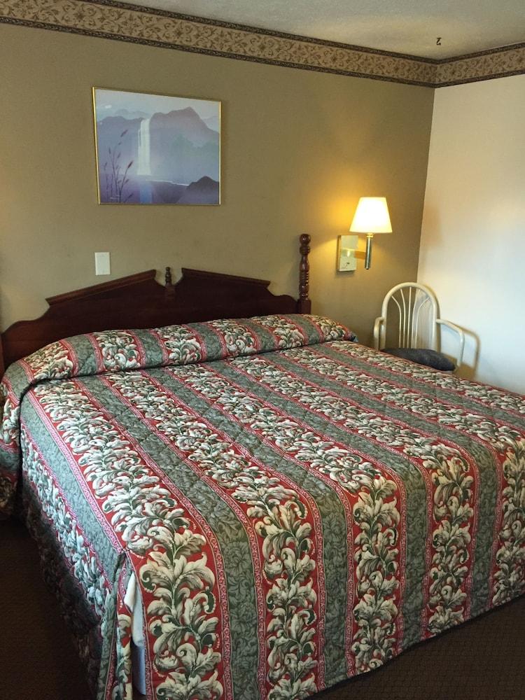 Double A Motel photo 16