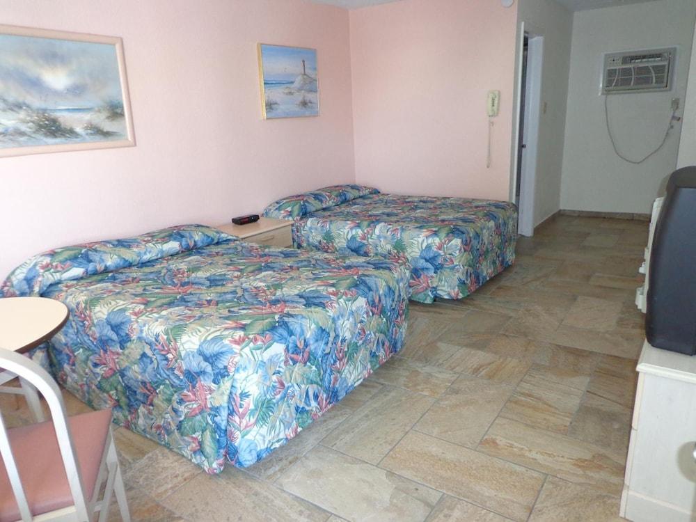 Quarterdeck Motel photo 17