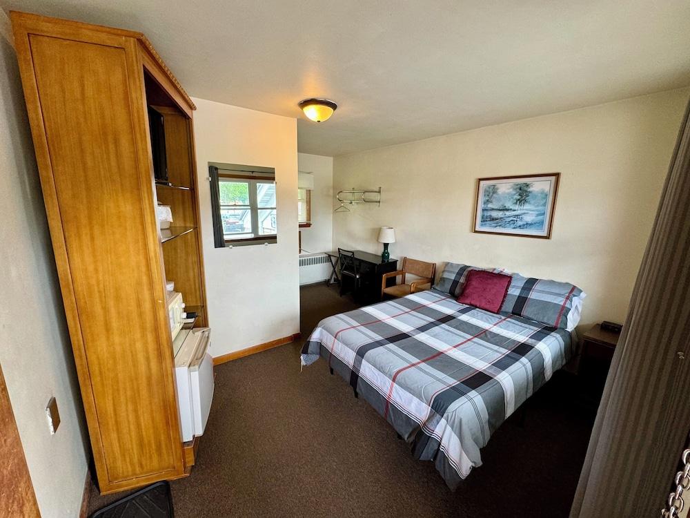 Napps Motel photo 12