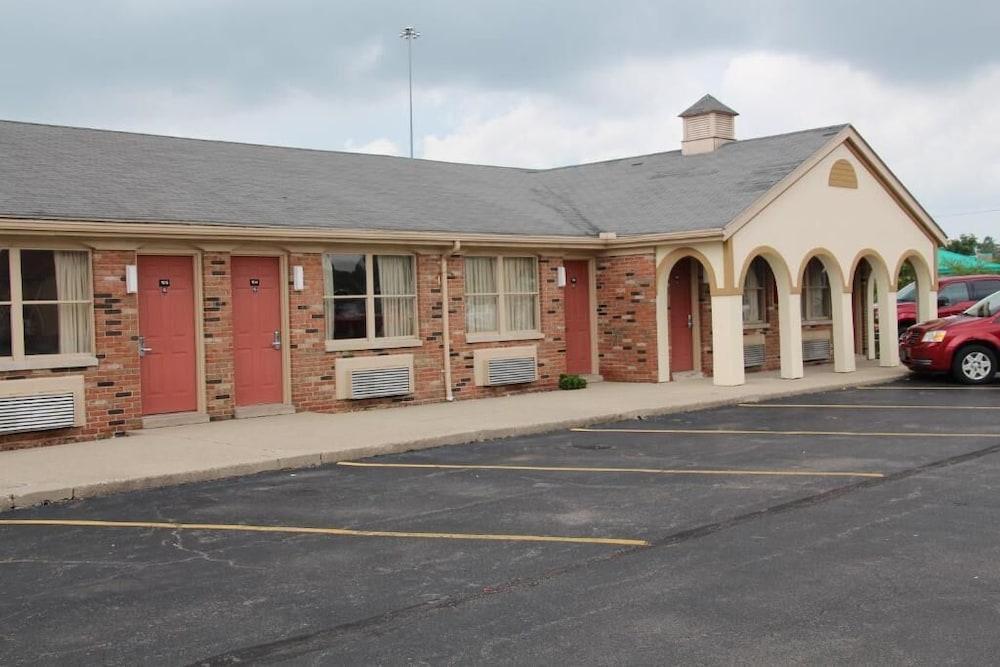 Budget Inn - Troy photo 9