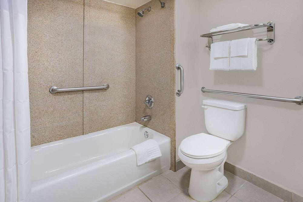 Red Roof Inn Leeds photo 24