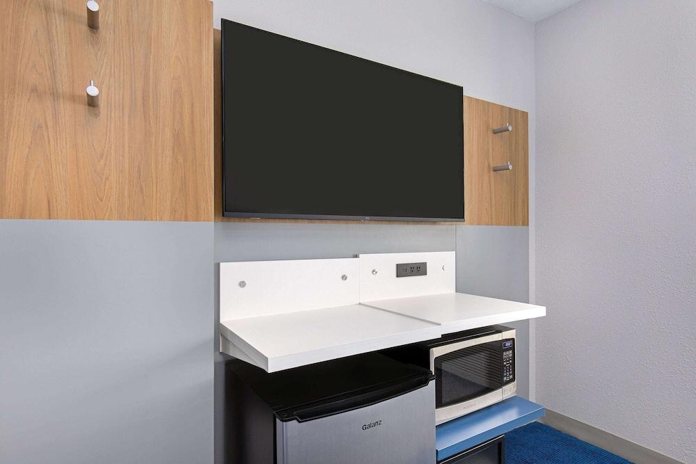 Microtel Inn & Suites by Wyndham Manchester photo 10