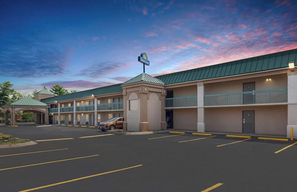 Days Inn by Wyndham Clarksville North photo 33