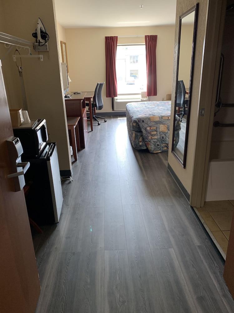 Amelia Inn & Suites photo 3