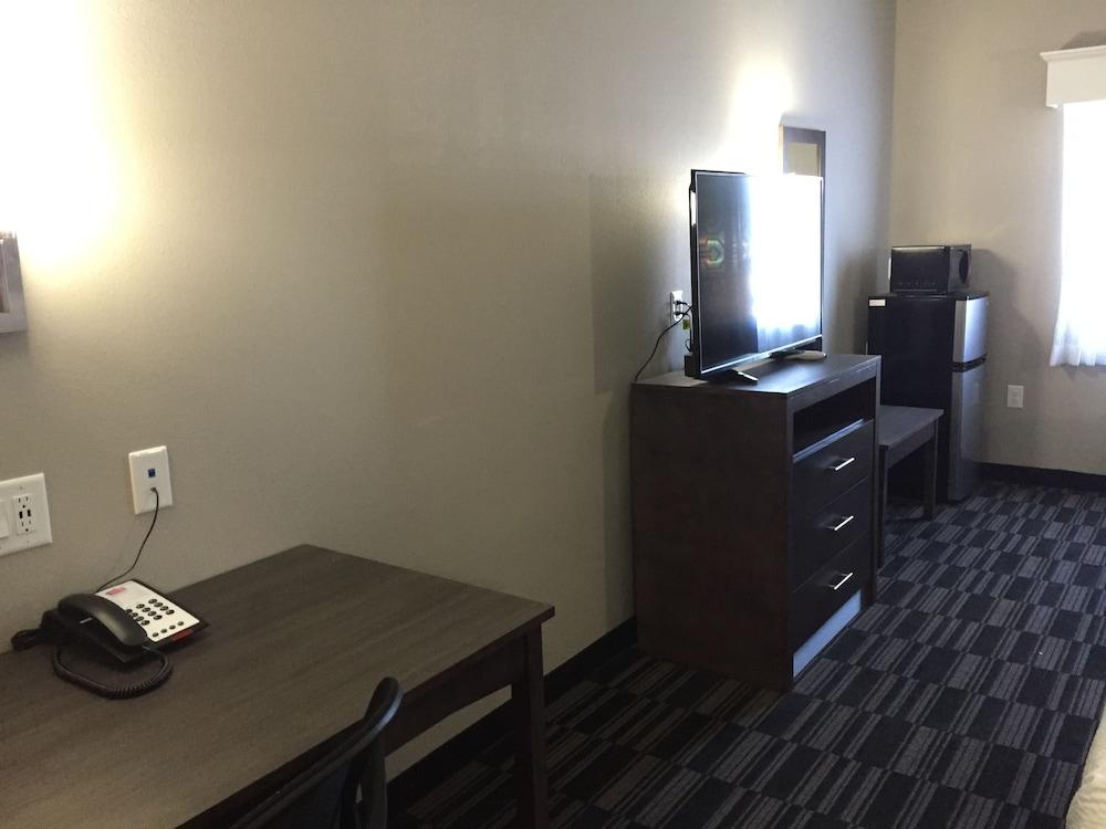 Home Inn and Suites photo 6