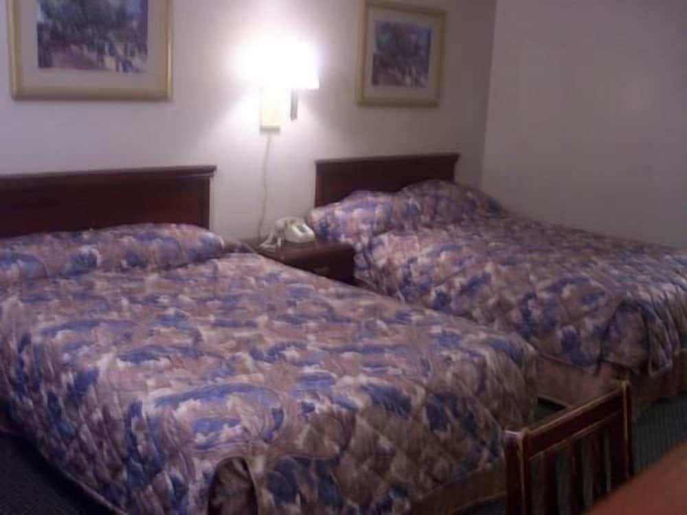 Red Carpet Inn Terre Haute photo 7