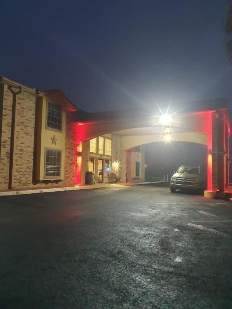 Chaparral Motel photo 52