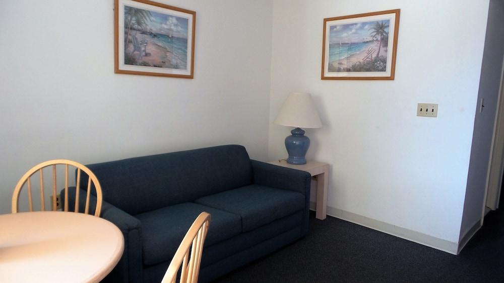 Golden Rail Motel photo 26