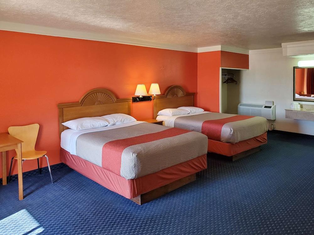 Motel 6 Canon City, CO photo 11