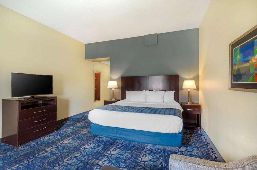 Best Western Plus Waynesboro Inn & Suites Conference Center photo 22