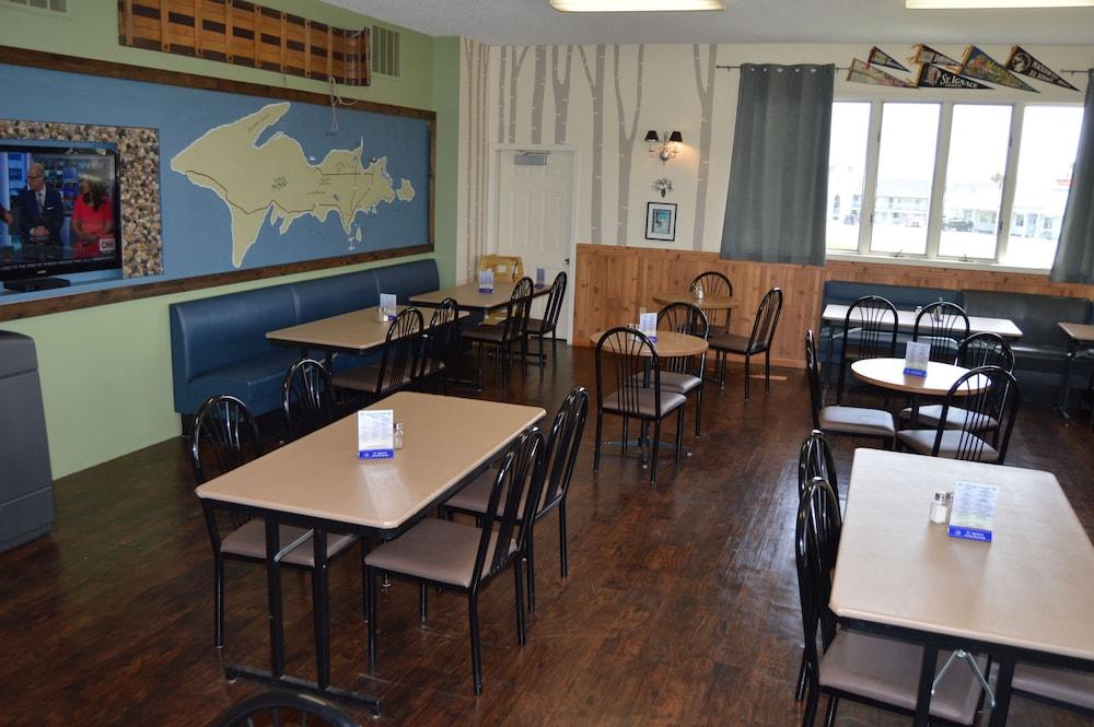 Cedar Hill Lodge photo 22