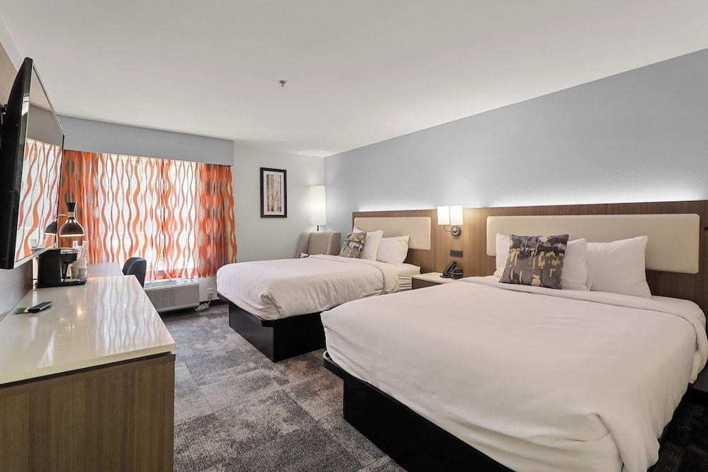 La Quinta Inn & Suites by Wyndham Atlanta South - Newnan photo 14