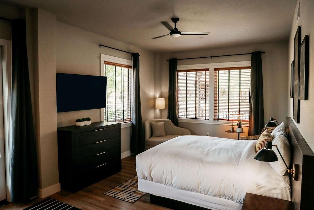 Gateway Hotel, Trademark Collection by Wyndham photo 9