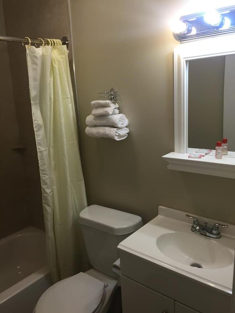 Scottish Inn and Suites photo 28