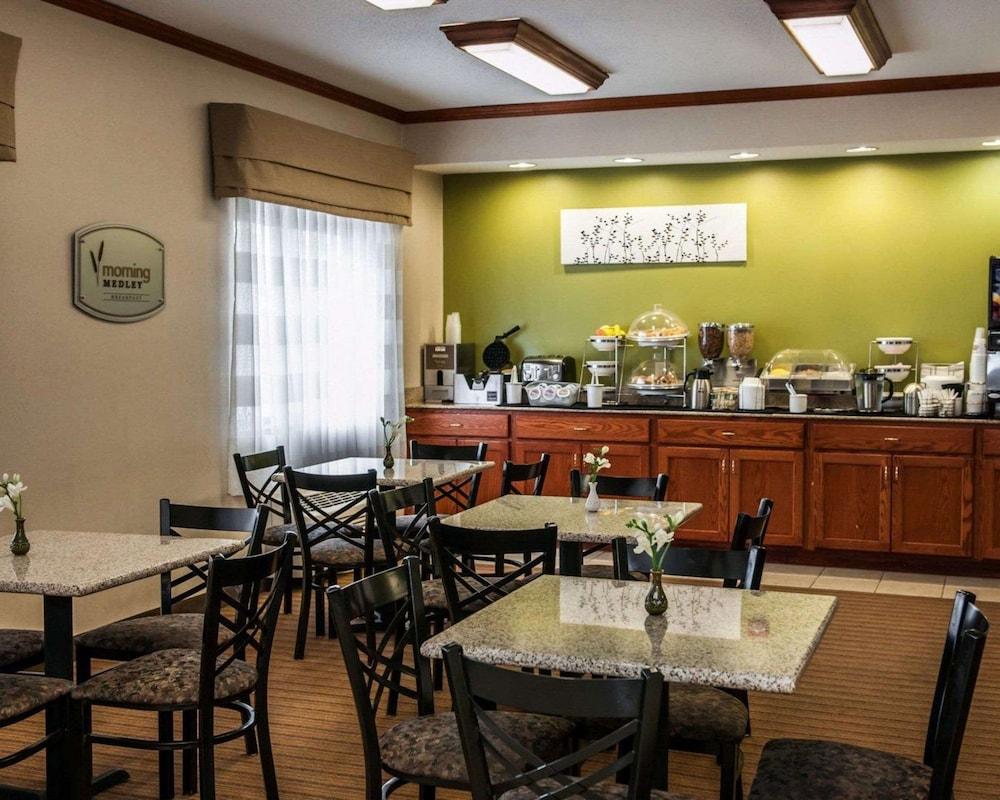 Sleep Inn South Bend Airport photo 3