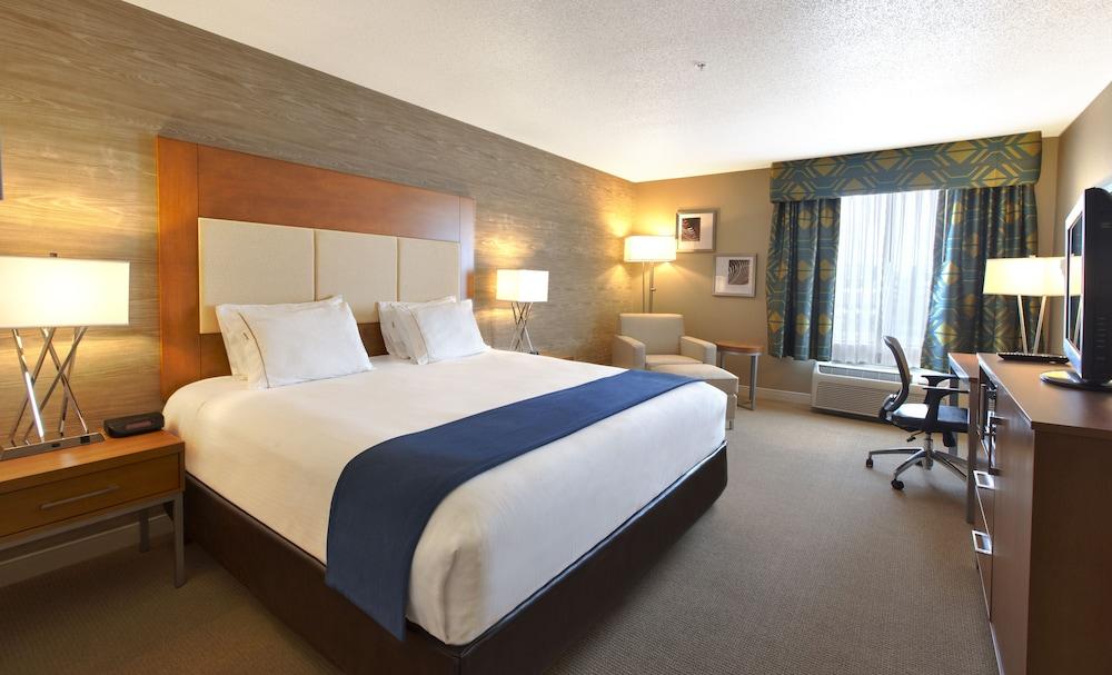 Holiday Inn & Suites Spring- The Woodlands Area by IHG photo 13