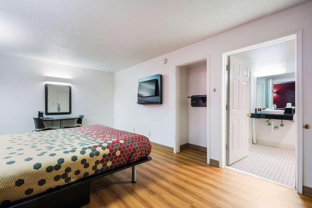 Econo Lodge photo 17