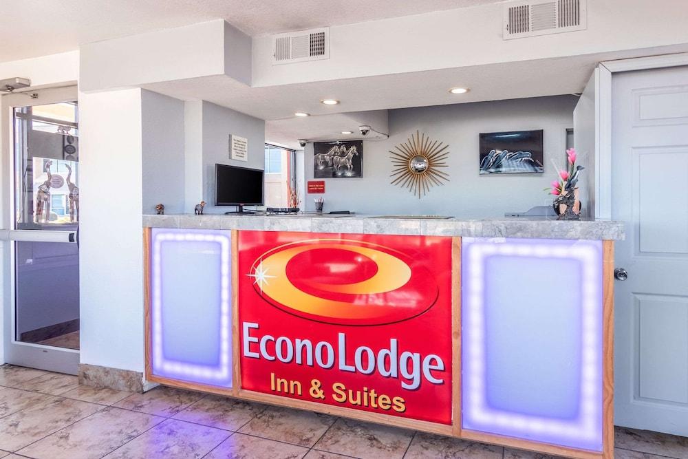 Econo Lodge Inn & Suites Macon North photo 19