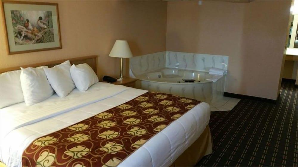 New Prague Inn & Suites photo 11
