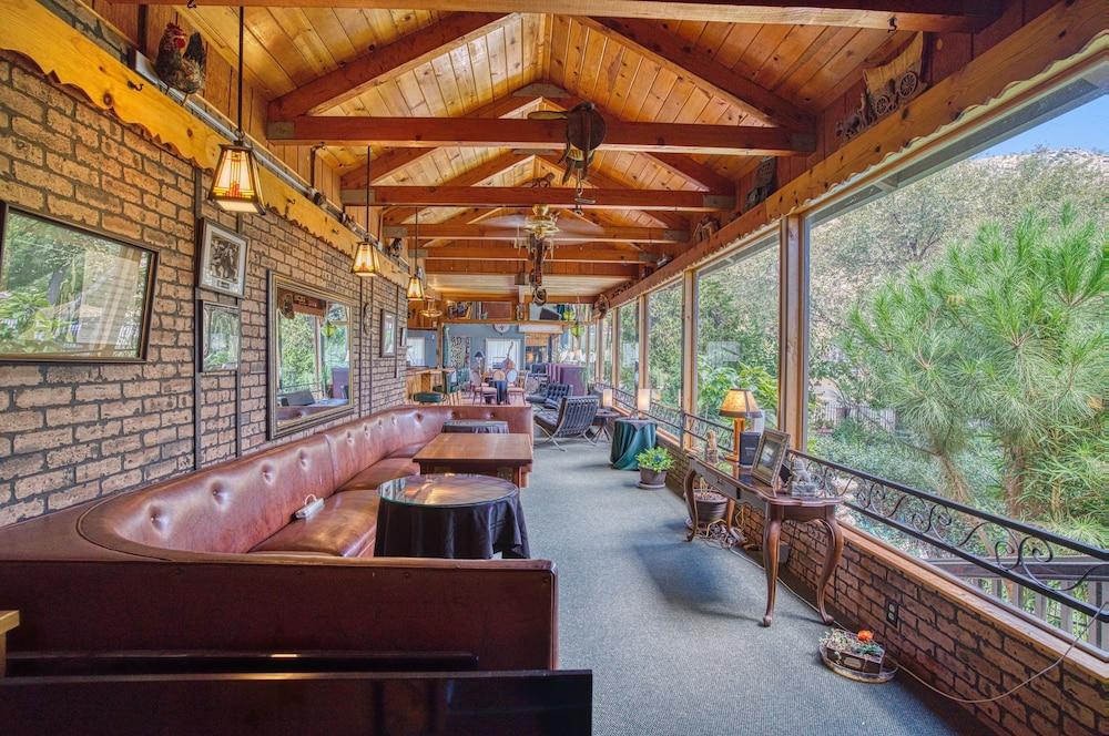 Piazza's Pine Cone Inn photo 35