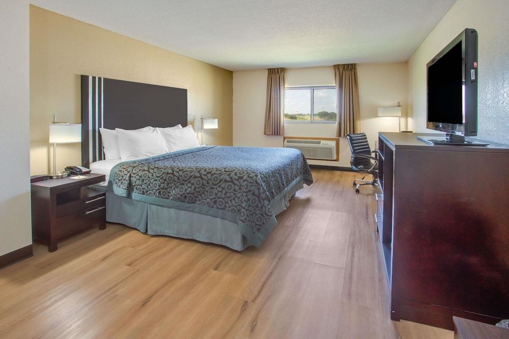 Days Inn by Wyndham Le Roy/Bloomington Southeast photo 14