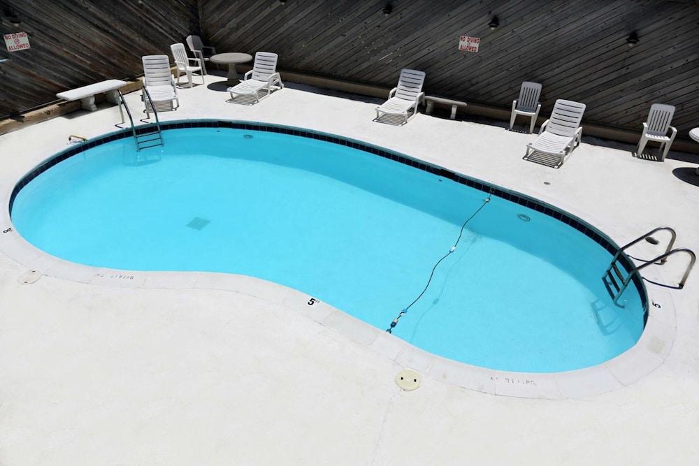 Blue Marlin Inn & Suites photo 10