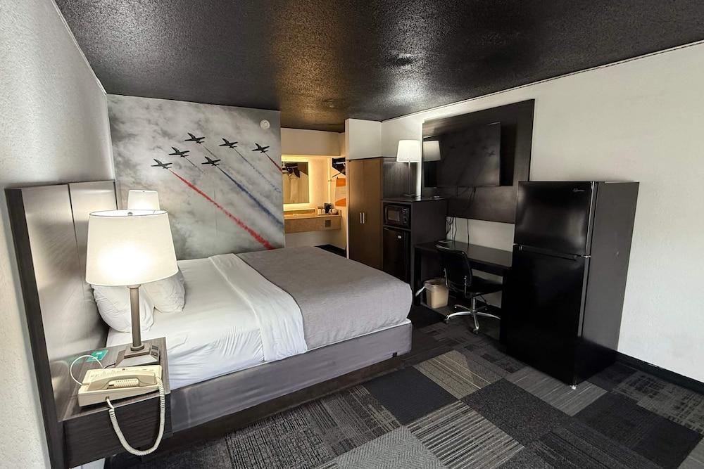 Eglin Extended Stay Hotel, a Howard Johnson by Wyndham photo 4