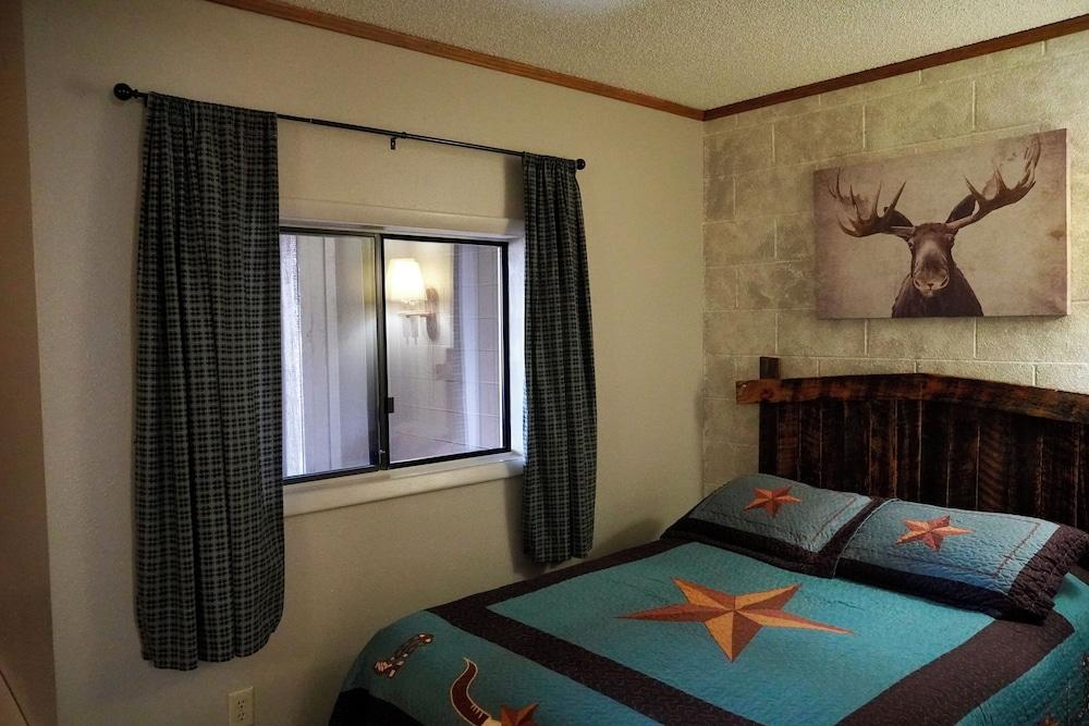 Rocky Mountain Lodge photo 49