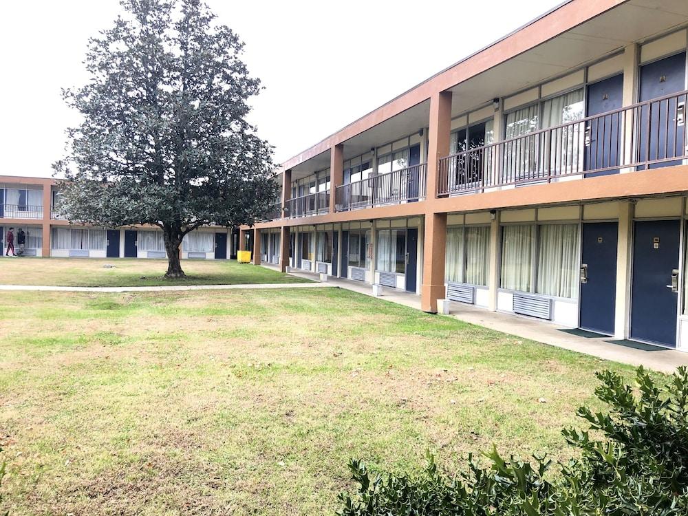 Americas Best Value Inn Wilson photo 5