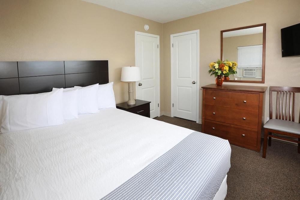 Aquarius Oceanfront Inn photo 9