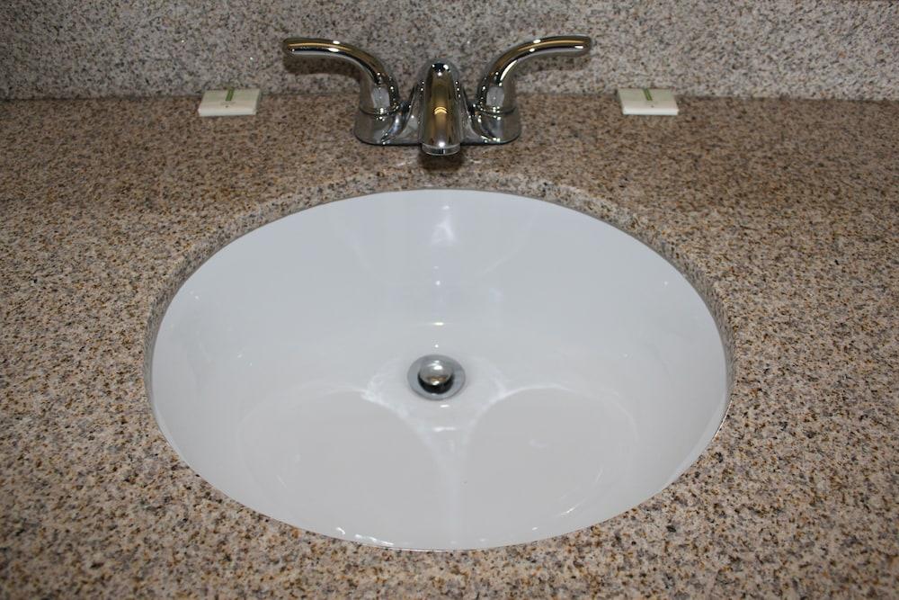 Tourway Inn photo 21