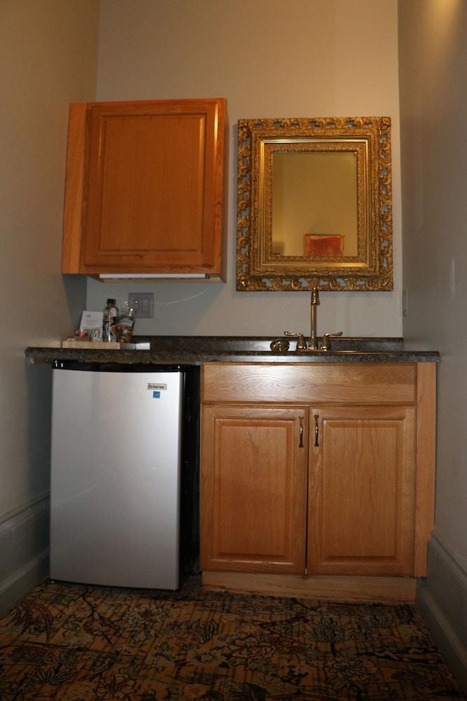 The Black Hawk Hotel photo 46