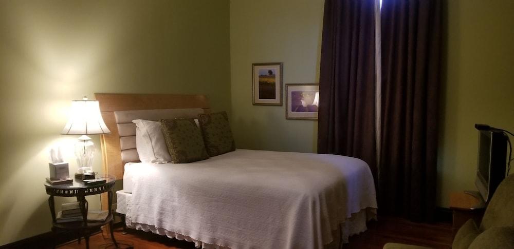 Downtown Guest Quarters Hotel photo 56