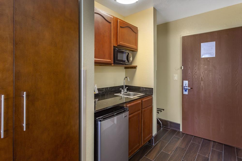 Comfort Inn & Suites North Aurora - Naperville photo 26