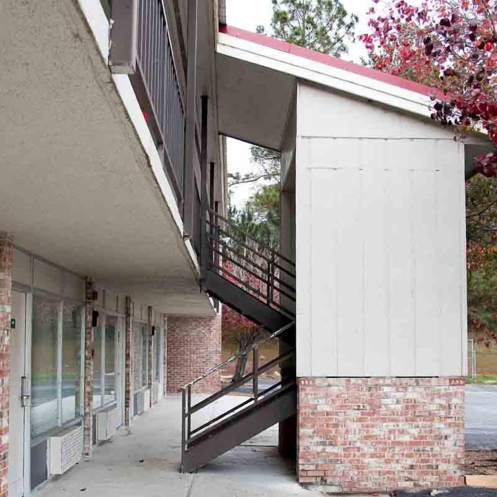 Cocomo Inn and Suites photo 13