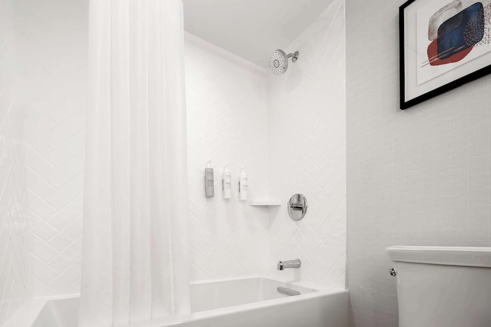 Hampton Inn & Suites Newport/Middletown photo 40