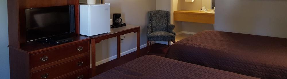 Captain's Quarters Motel photo 46