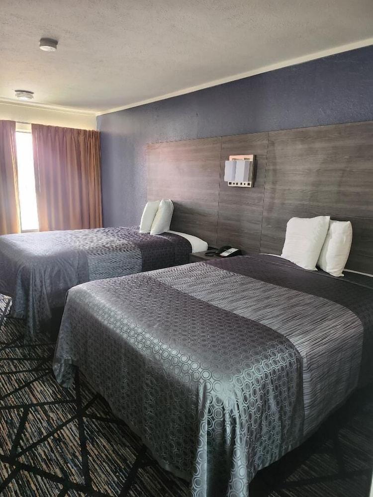 Americas Best Value Inn Forest photo 18