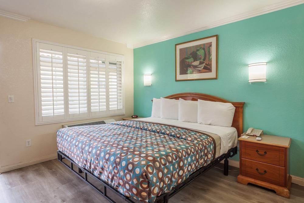 Vagabond Inn Hemet photo 7