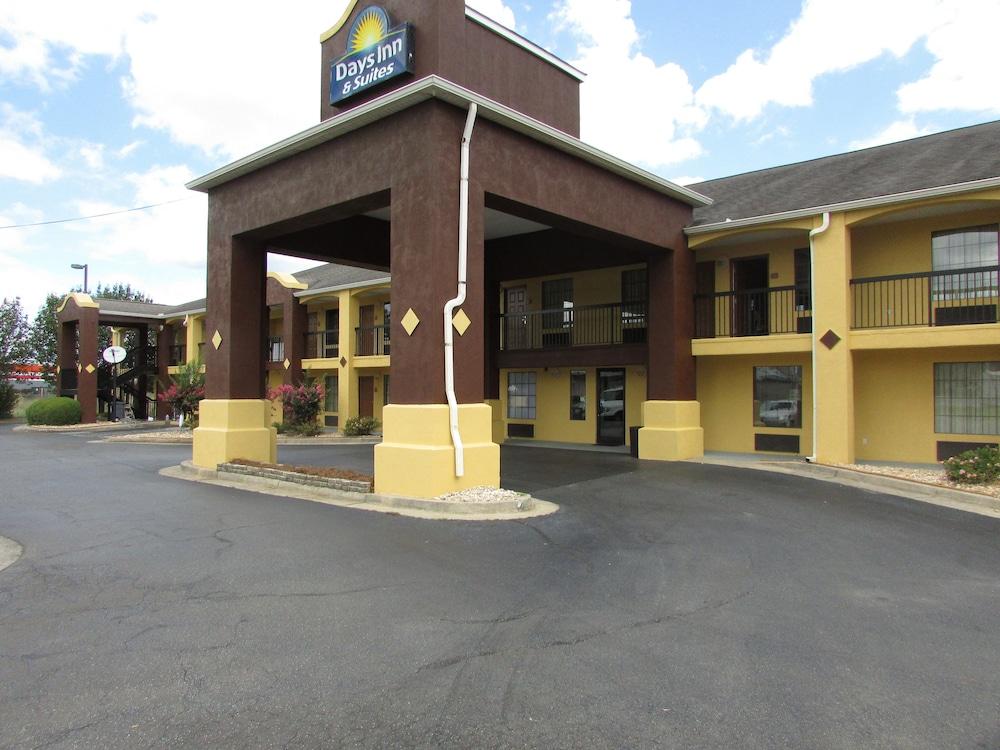 Days Inn & Suites by Wyndham Fort Valley photo 33