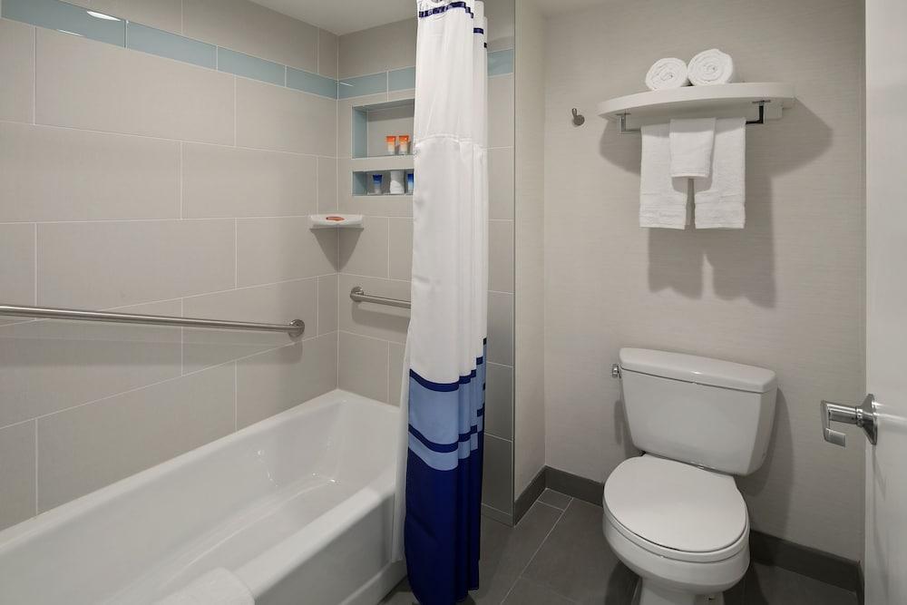 Tropicana Inn and Suites photo 9